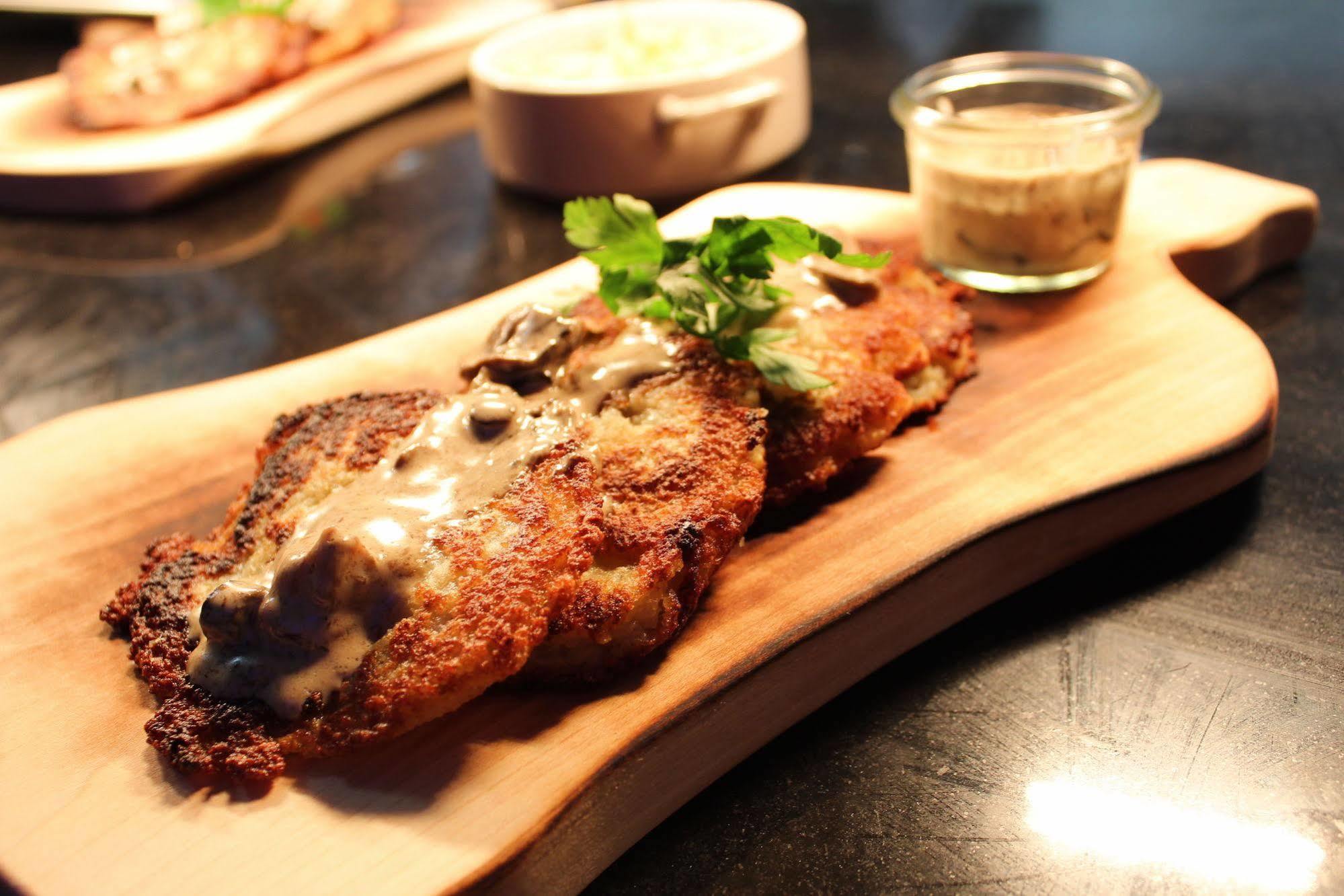 Hotel Royal & Spa Bialystok Exterior photo A schnitzel with mushroom sauce