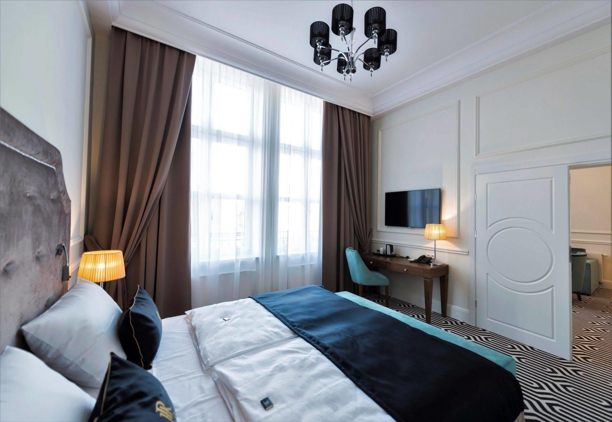 Hotel Royal & Spa Bialystok Exterior photo A room at the hotel